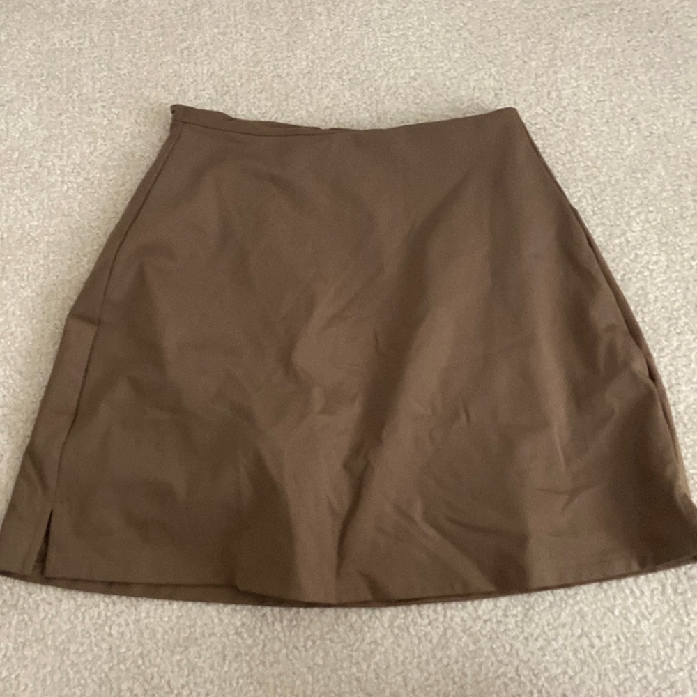Girlfriend collective sport skort in shade spruce